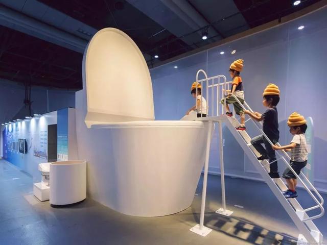 轻松一刻|在东京街头“捣乱”、在曼哈顿疯狂涂鸦，熊孩子频频出新招却被表扬？！