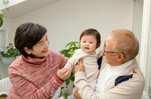 为啥“隔辈带娃”会不省心？你愿把你的孩子交给“隔辈带”吗？