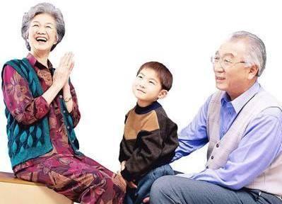 为啥“隔辈带娃”会不省心？你愿把你的孩子交给“隔辈带”吗？