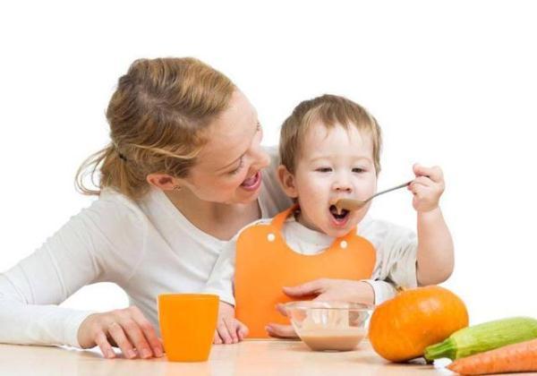 建议给宝宝添加辅食选择这个时间，宝宝就不会有挑食的习惯