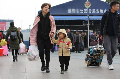 孩子有2个变化，说明有积食了，天暖带娃，谨记“2多3少”