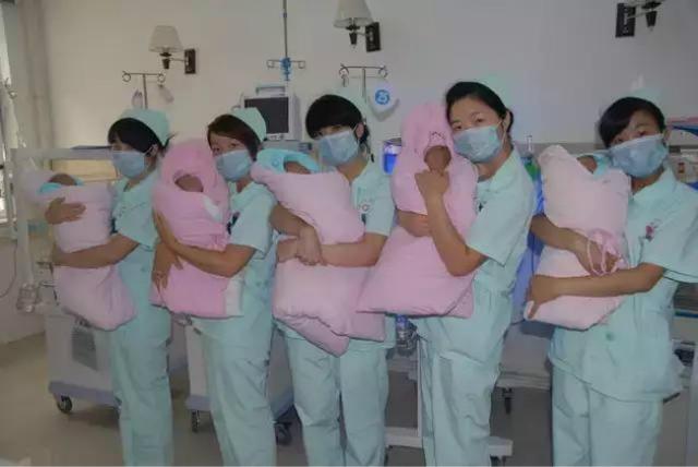 广州40岁产妇剖腹产下6胞胎，看到孩子性别时，产科大夫都惊讶