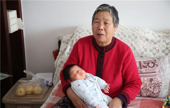 40岁孕妇艰难产子，6个月后宝宝却被送医院，得知诱因，妈妈自责