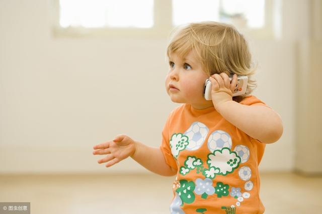 教小孩打紧急电话真的很重要，5岁孩子一个电话救了妈妈！