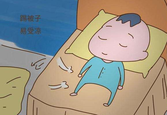 宝宝晚上睡觉总踢被子？很多家长以为只是孩子热，大多是因为这些