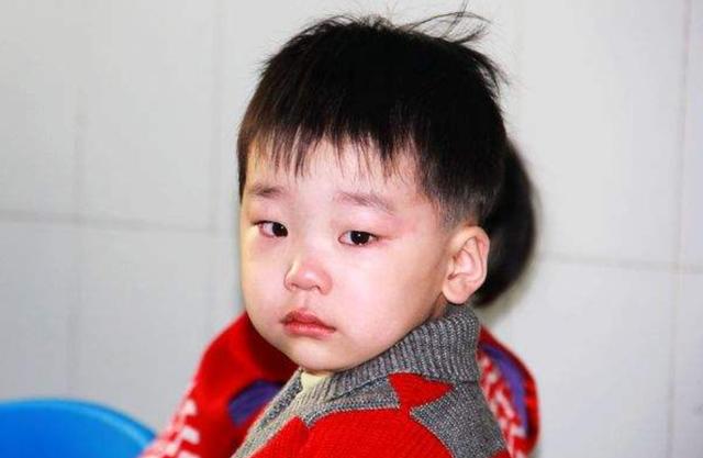 为什么现在男孩越来越柔弱，被女孩欺负都不敢还手？老师这样解释