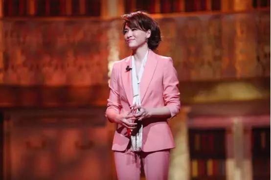 董卿：一个妈妈能给孩子最好的是什么?至今为止听过最现实的回答!