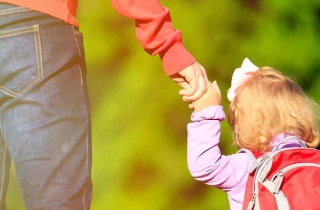 孩子该上幼儿园了，宝妈要不要去当老师？先看是否满足这些条件