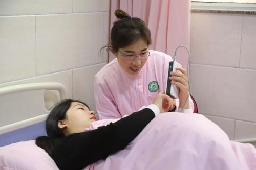 女性顺产时，要经历的这四道关卡，提前准备或许能减轻很多疼痛