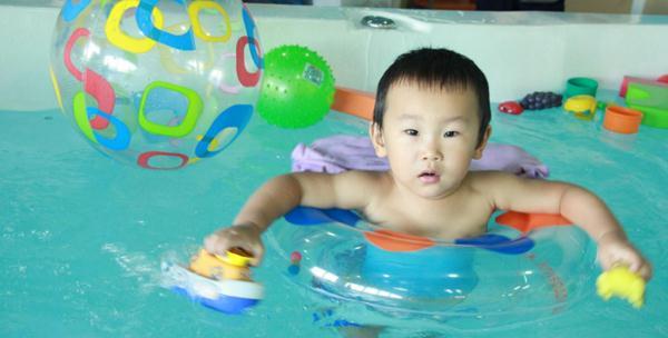 孩子不喜欢婴儿游泳？解决只需这四步，就看你愿意不愿意做了！