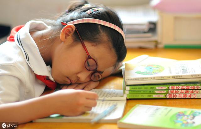 妈妈要知道：这6种食物别在睡前给孩子吃，影响睡眠还不太长个