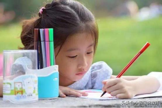 孩子用左手写字要纠正吗？“左撇子”可能在这5个方面更有天赋