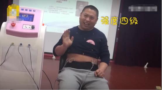 准爸爸体验分娩阵痛，结束后对妻子说我爱你，感慨为母不易
