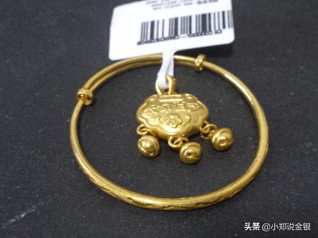 宝宝戴的金手镯，没两天就刮破手，给孩子挑选手镯，注意这些细节