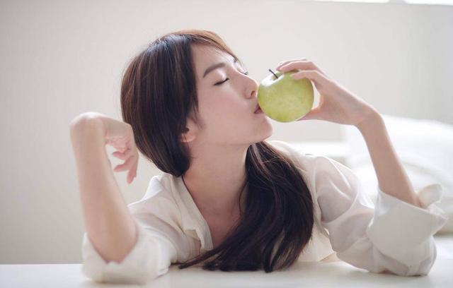 早生孩子早享福？这可不一定，在这个年龄生育，才能从容不迫