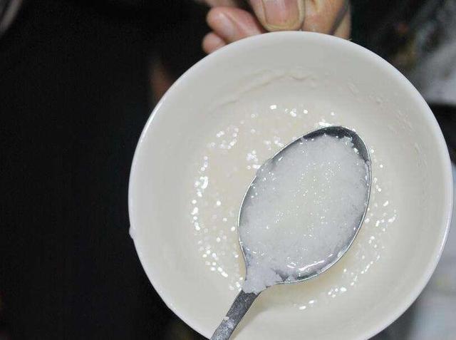 为什么宝宝的第一口辅食是含铁米粉？第二口要吃什么？一次讲清楚
