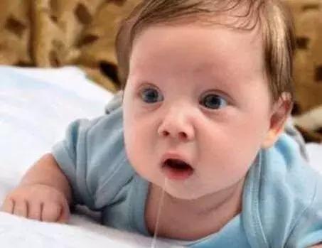 宝宝流口水，过了这个年龄一定要重视！