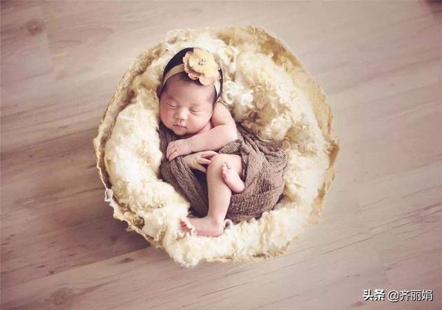头发由天定？新生儿发量差距大，到底是什么原因导致的？