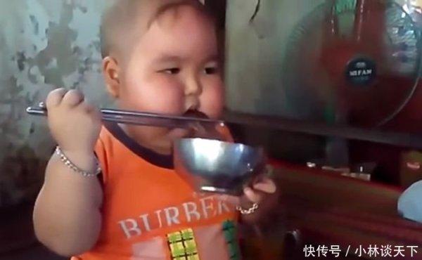5岁男孩一顿饭吃5碗，妈妈以为孩子有病，带去检查后，医生乐了