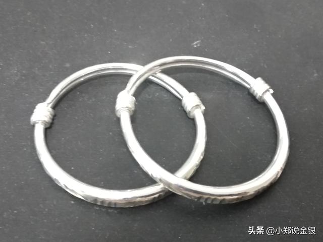 宝宝戴的金手镯，没两天就刮破手，给孩子挑选手镯，注意这些细节