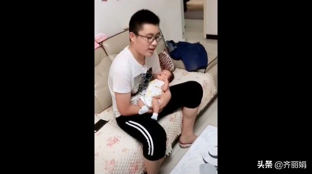 自从生了二胎，15岁哥哥主动照顾妹妹，只因妈妈提前做好3点