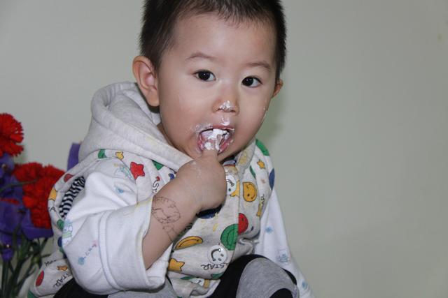 医生劝告：孩子再馋，这4样食物也不要给他吃，长大后会感谢你