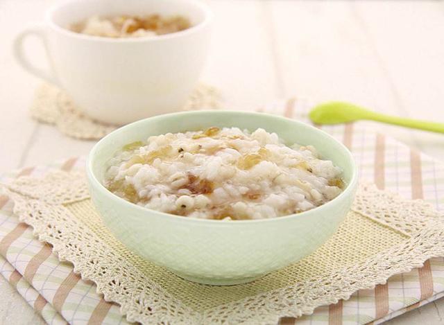 哺乳期饮食有多关键？产妇错吃食物，导致宝宝嘴边长“奶泡”