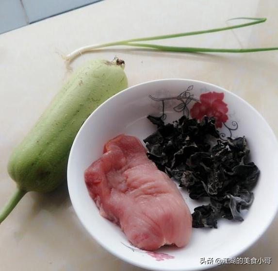 4月天天给孩子煮这个汤，大脑发育立竿见影，记性也好很多