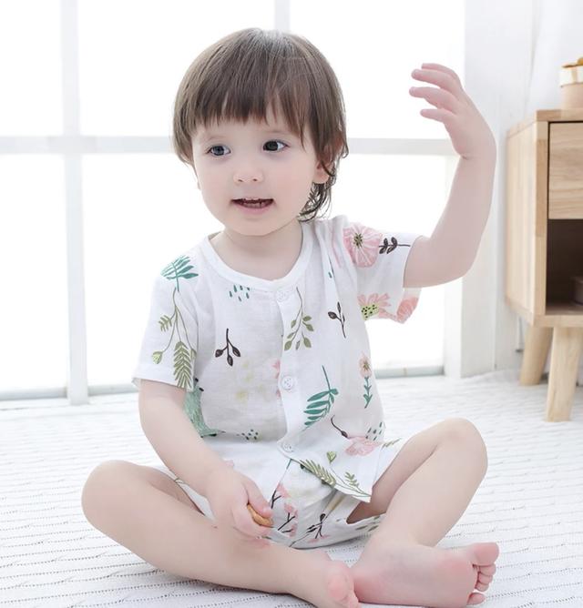 宝宝分体衣多大开始穿？妈妈在挑选时需要注意这几点