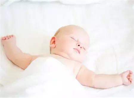 医生：要保证宝宝睡眠安全，又要睡出好头型！妈妈可以选择这样做