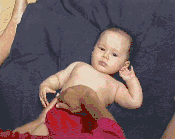 宝宝这个部位每天摸3到4次，宝宝大脑发育快、智商高还能缓解便秘