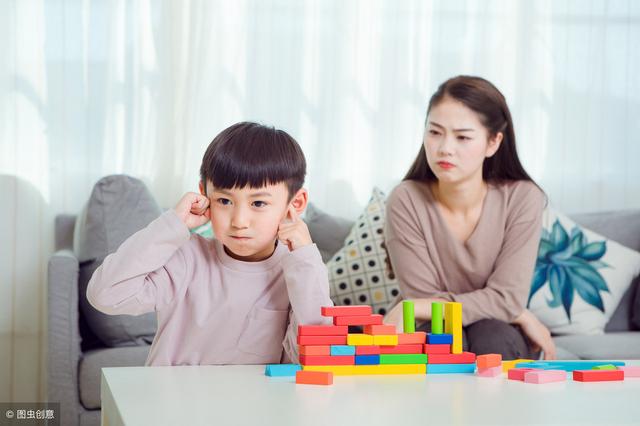 母女上学路上起争执，高效亲子沟通必须会的几招你知道吗？