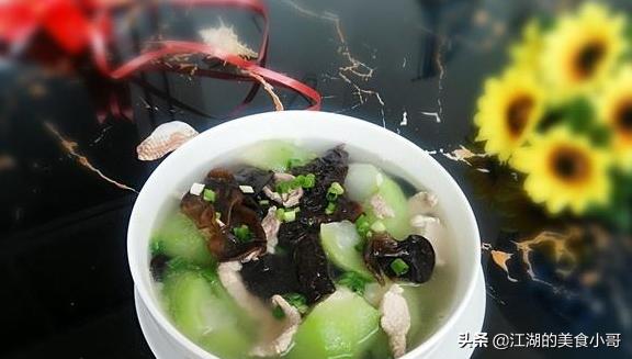 4月天天给孩子煮这个汤，大脑发育立竿见影，记性也好很多