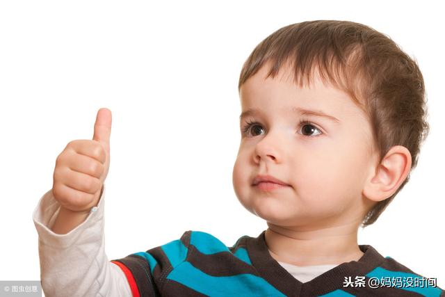 不同年龄的孩子如何评价自己，怎样让自卑的孩子变自信？