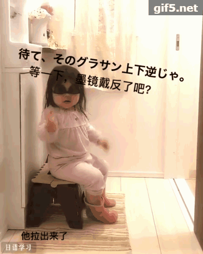 小萝莉助威哥哥拉臭臭：二胎打打闹闹？是好事呀！