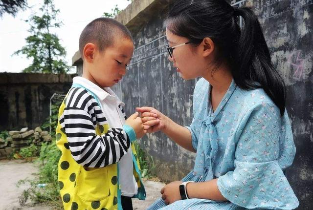 “妈妈，为什么我们家没钱？”妈妈的回答，可能影响孩子一生