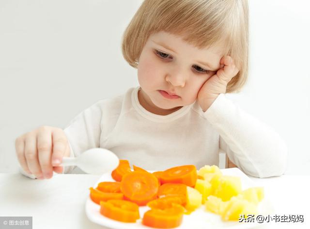 给孩子盛饭多一点还是少一点好？育儿专家：这样做孩子吃得更轻松