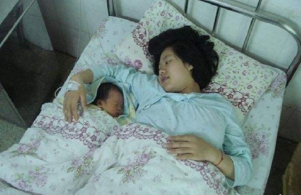 她经不住家人的软磨硬泡，剖宫产后7个月再怀孕，结果令人唏嘘！