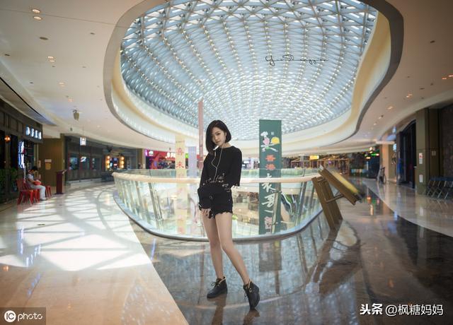 为啥国外一人能带几个孩子，国内却几人带一个？网红给了个答案