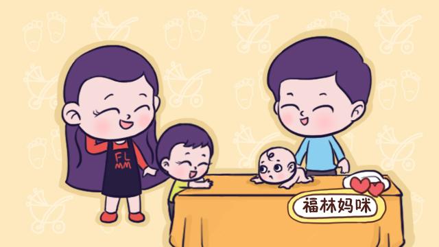 宝宝满月就能学“趴”？趴的好处，宝妈必须知道，尤其第四个