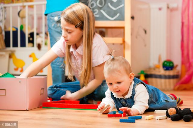 孩子之间争夺玩具，妈妈该怎么做？家长的做法影响孩子一生！