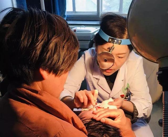 淄博1岁宝宝鼻腔进异物，3天后由小米粒变成“水晶球”