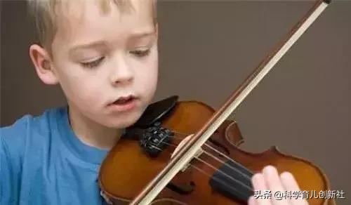 孩子上兴趣班的最佳年龄汇总，家长对照来学让孩子事半功倍！