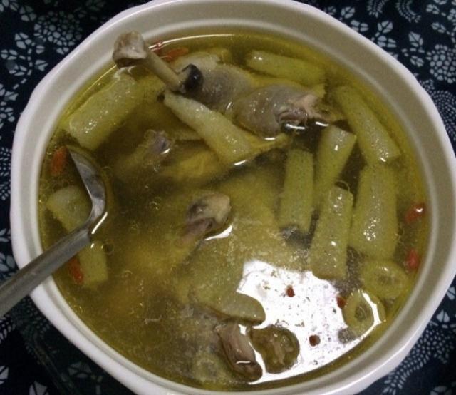 孩子常喝汤虽好，但这3种“汤”少喝，可能会损伤肠胃，家长注意