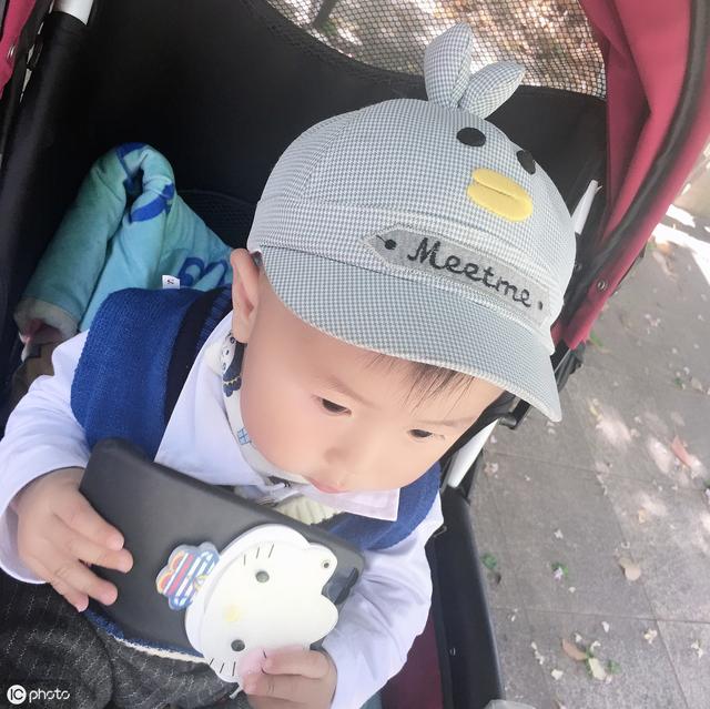 一张大大的桌游告诉孩子，妈妈每天都去哪了，和孩子一起玩