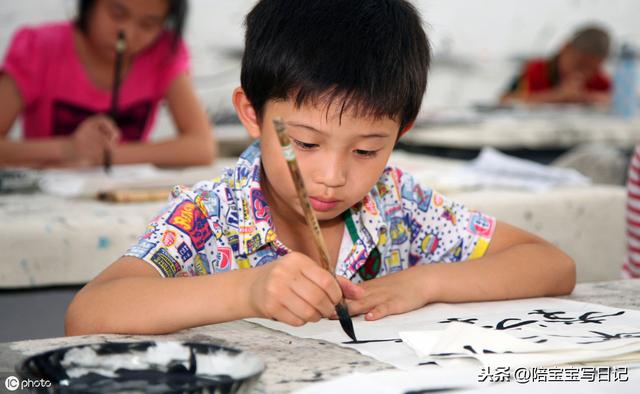 5岁孩子报13个兴趣班，发烧仍坚持上课。拔高还是拔苗助长？