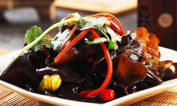 这4种食物影响胎儿发育，严重时可能导致流产，孕妈一定要少吃！