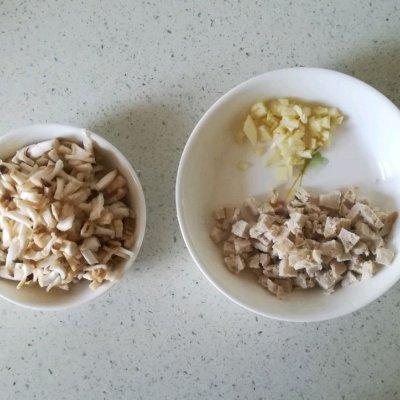 12M+胡萝卜炒香菇：宝宝辅食营养食谱菜谱