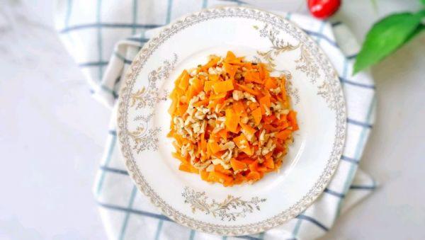 12M+胡萝卜炒香菇：宝宝辅食营养食谱菜谱