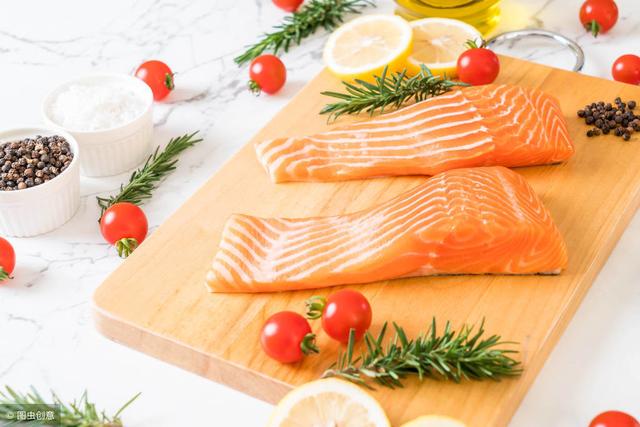 宝宝2岁前，这种补脑辅食万万不能少，营养密度第一名！